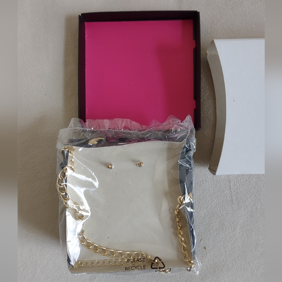 Necklace Earring Set NEW STATEMENT Avon Black In Original Box - Picture 11 of 12